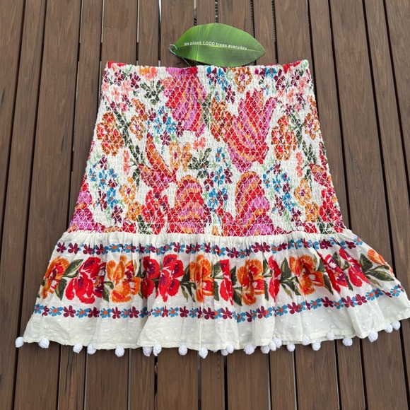 FARM Rio Spring Bananas Mini Skirt Floral Smocked Pom Pom Trim Women's
Small NWT - Picture 3 of 11